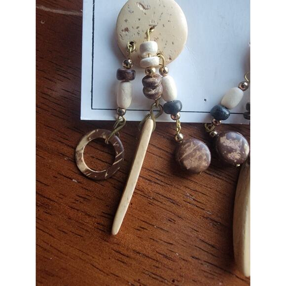 Vintage handmade in the Philippines wooden dang hanging earrings Boho Tropical - Picture 3 of 6